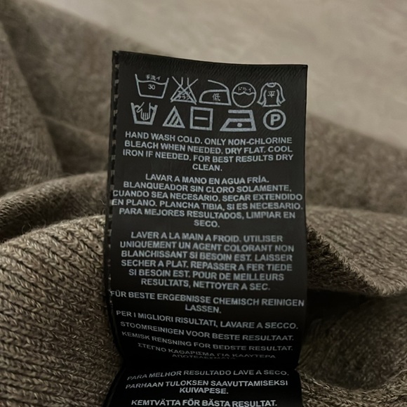 GUESS Men’s V-Neck Sweater Cotton, Size XL - Picture 9 of 9